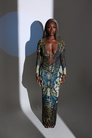 Vestido largo Nakai con aberturas en forma de anillo