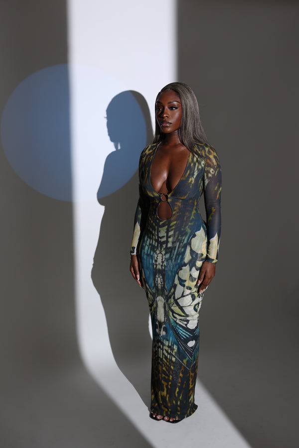 Vestido largo Nakai con aberturas en forma de anillo