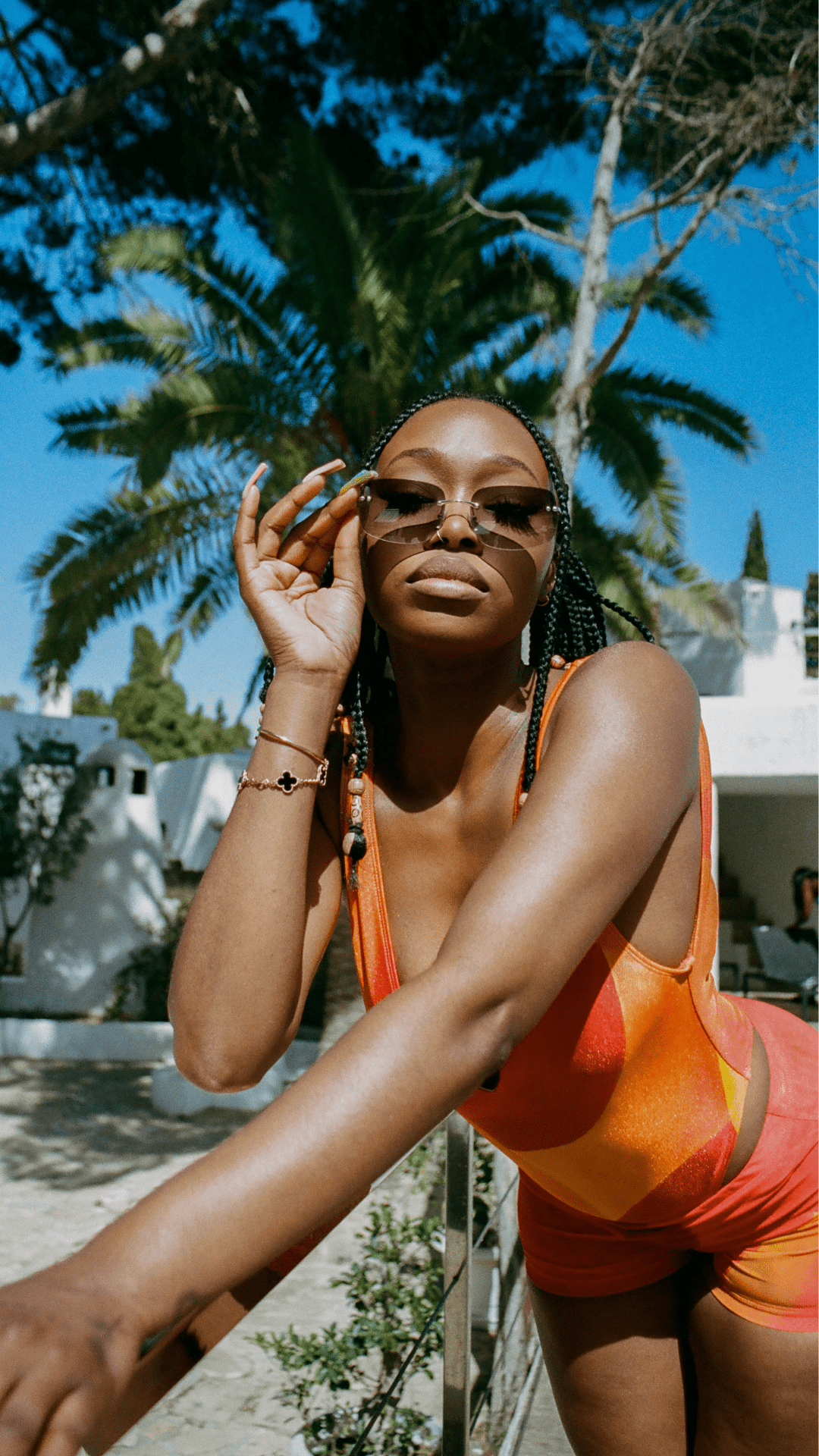 x Uche, Prima shorts